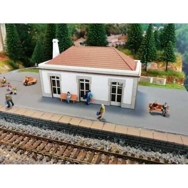0301T3D Apeadeiro Português com telhado 3D Redutex (montado) Esc H0