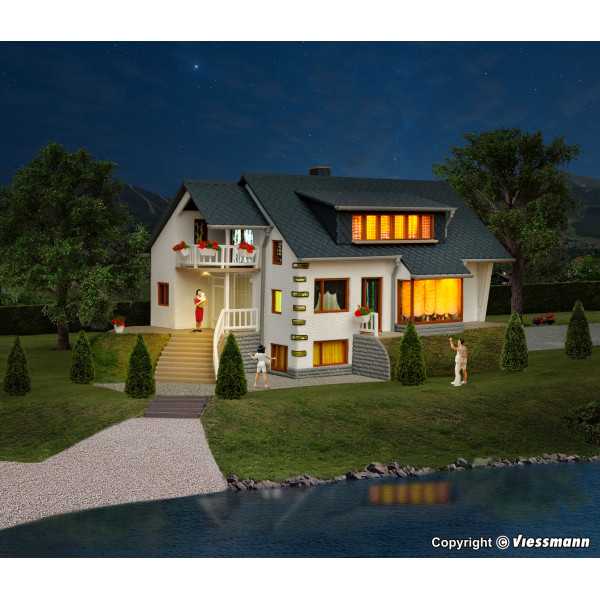43711 Kit Casa à beira do lago Esc H0
