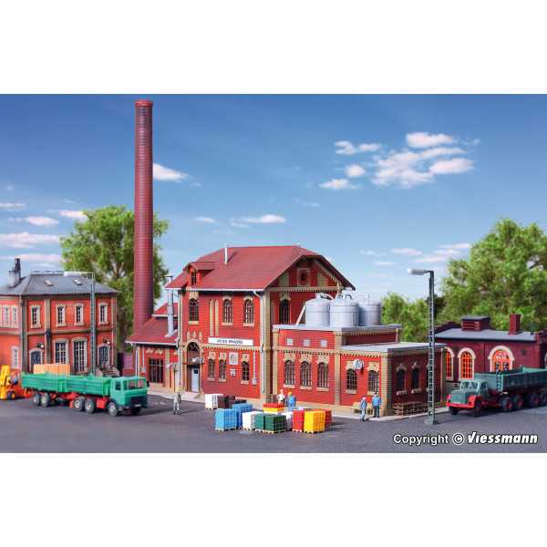 45609 Kit Cervejaria com casa de caldeiras interna Esc H0